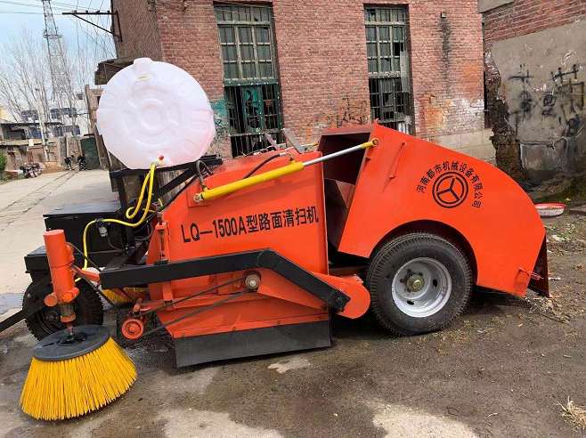 海南州馬路清掃機廠家-河南都市機械設(shè)備