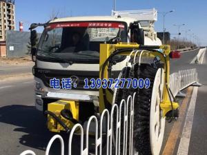 河南都市機(jī)械設(shè)備有限公司與晉中**共同研制開(kāi)發(fā)成功了新型的護(hù)欄清洗車